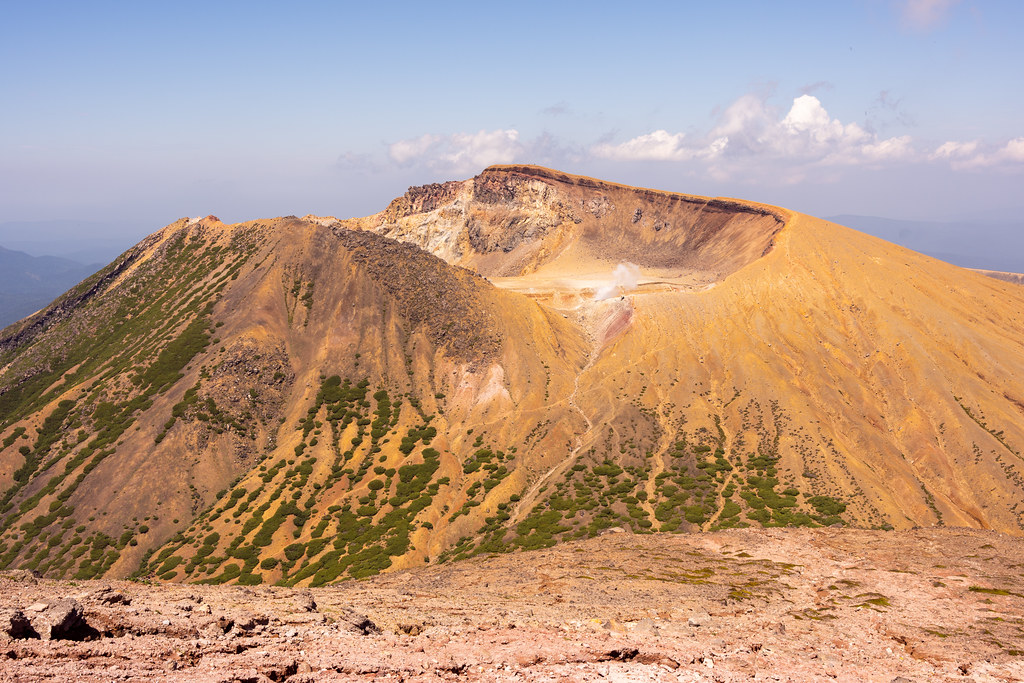 Mount Meakan volcano trek - Mount Meakan