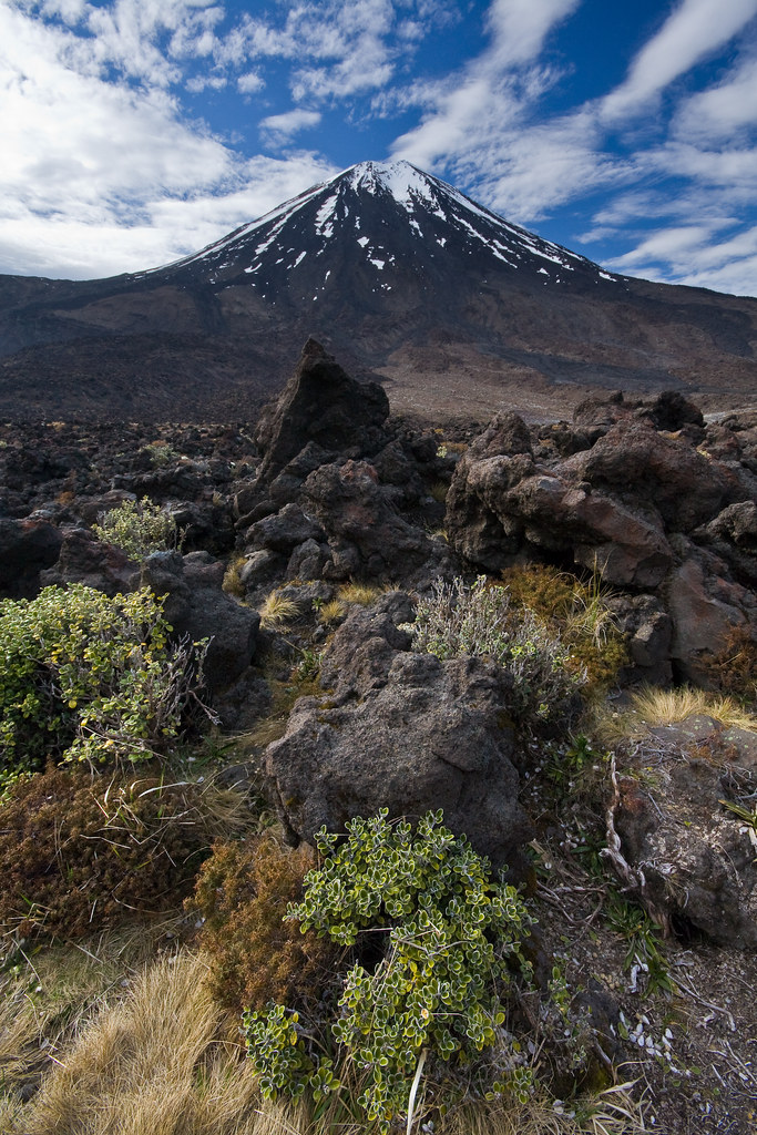 Mount Ngauruhoe Volcano Trekking Guide: Exploring New Zealand’s Iconic Stratovolcano