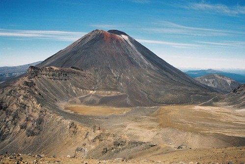 Mount Ngauruhoe Summit via Tongariro Northern Circuit: Ultimate Volcano Trekking Guide in New Zealand