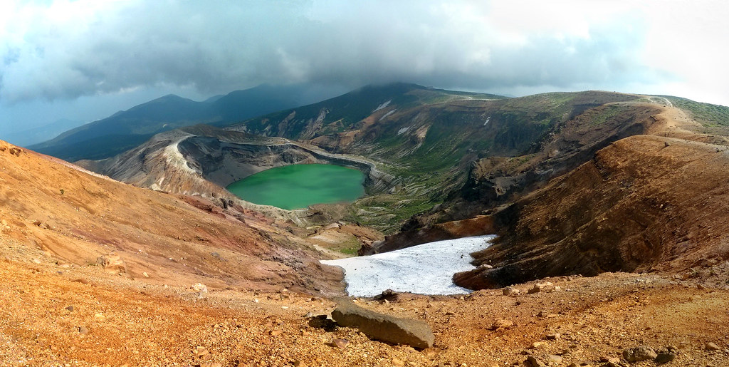 Mount Zao volcano trek - Okama crater lake on Mt. Zao 蔵王山の五色沼