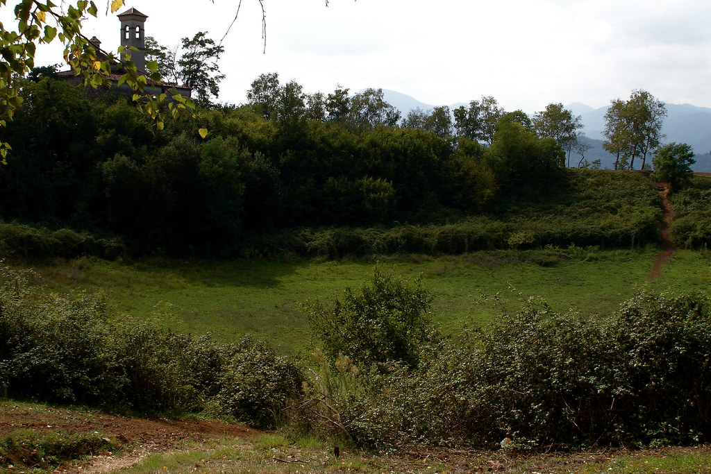 Hiking Montsacopa Volcano: A Complete Guide to Catalonia’s Urban Volcanic Gem