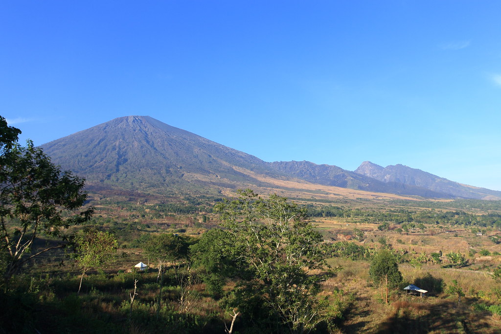Mount Rinjani volcano trek - Trekking Mount Rinjani at Lombok Island, Indonesia 2014
