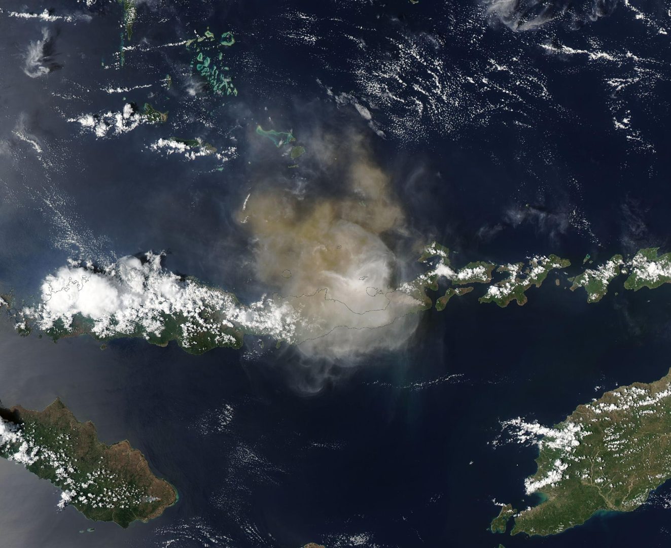 Mount Lewotobi volcano trek - Ash from Mount Lewotobi Laki-Laki (MODIS 2024-11-23).jpg