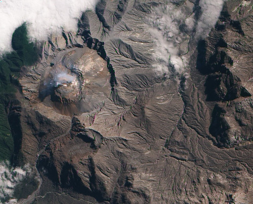 Hiking Chaitén Volcano: A Complete Trekking Guide to Chile’s Active Caldera in Patagonia