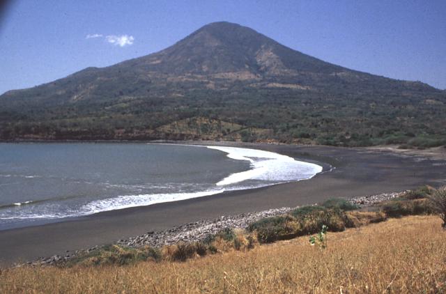Hiking Conchagua Volcano: A Complete Guide to Trekking El Salvador’s Coastal Stratovolcano