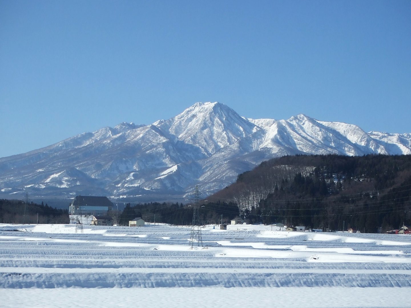 Mount Myoko Volcano Trekking Guide: Demanding Alpine Hike with Panoramic Summit Views in Japan