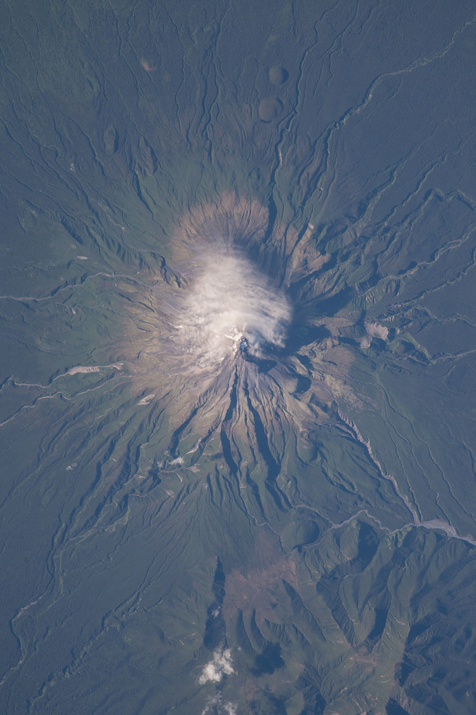 Mount Taranaki (Egmont) volcano trek - The Mount Taranaki volcano in New Zealand