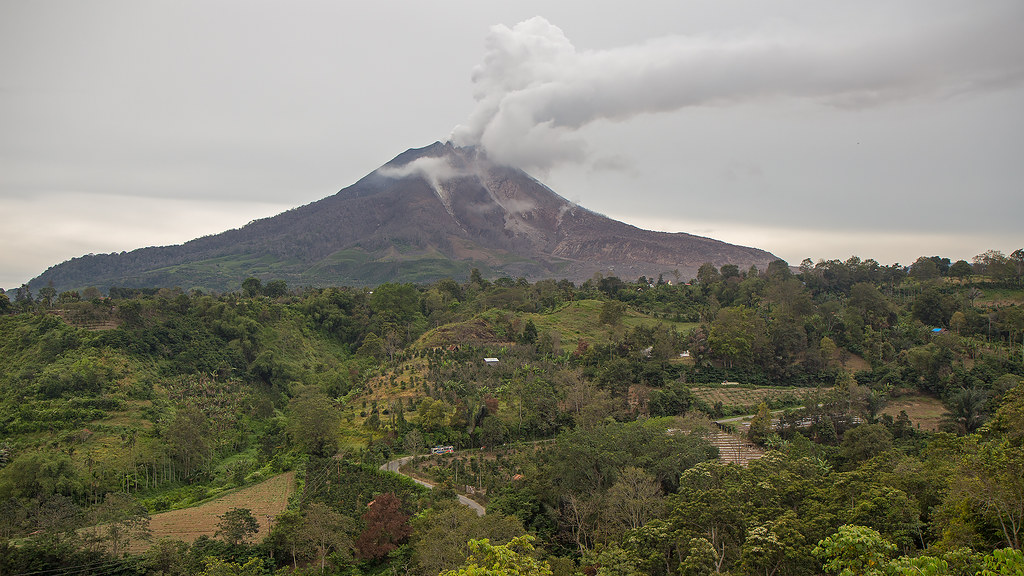 Mount Sinabung volcano trek - Mount Sinabung