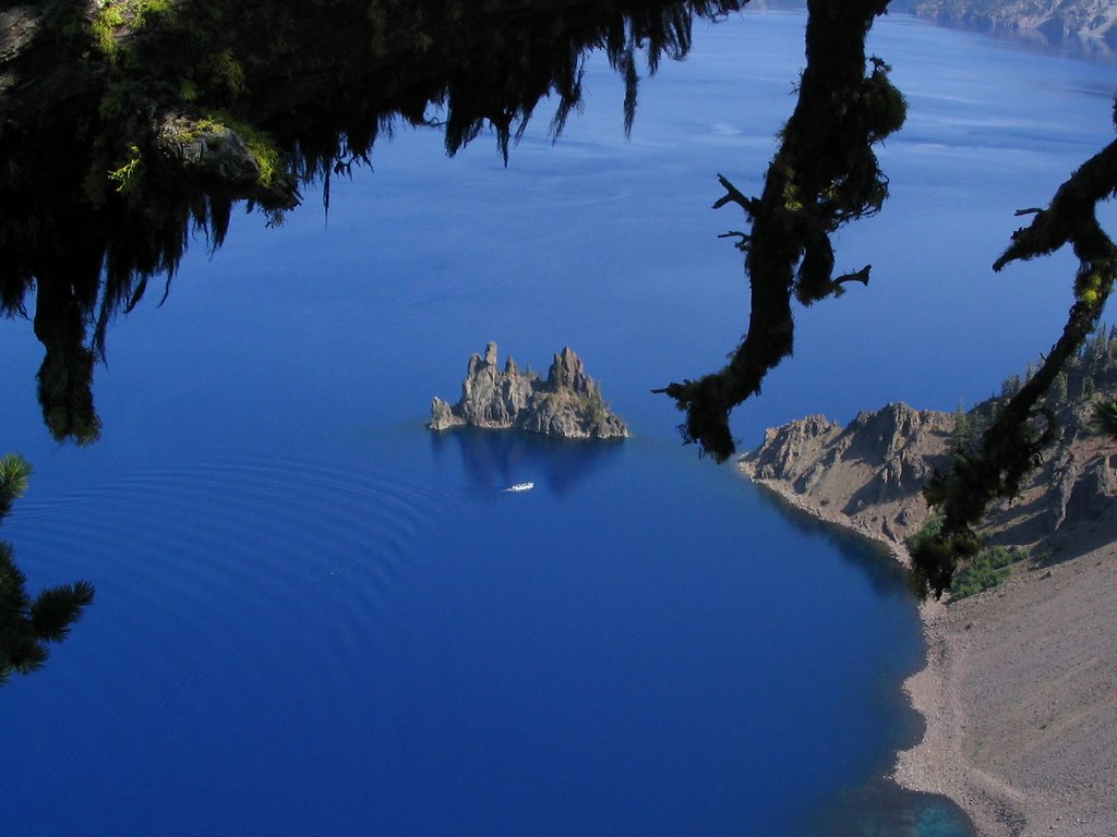Mount Mazama volcano trek - Phantom Ship, Sun Notch Trail, Crater Lake National Park, Oregon
