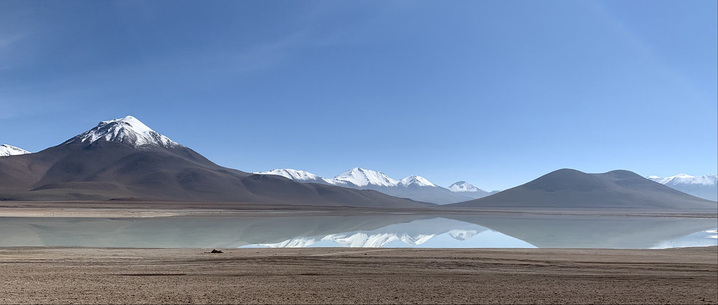 Cerro Rico volcano trek - The White Lagoon (Laguna Blanca) at 4,350 meters (14,270 ft.) above sea level, Bolivian Highlands (Altiplano Boliviano), Sur Lípez, Potosí, Bolivia.